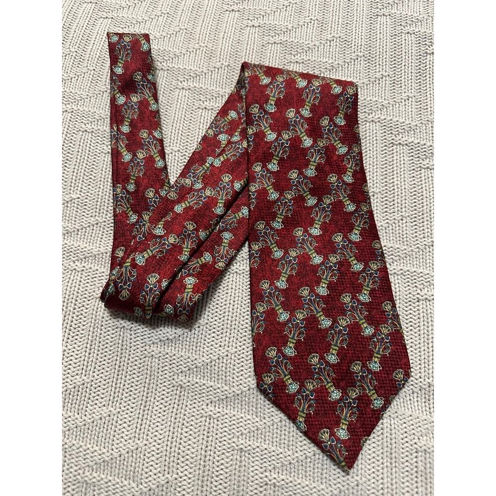 The MET maroon print silk tie
